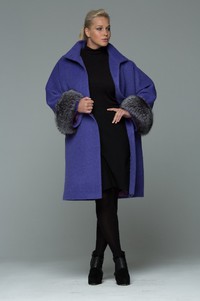 Зимнее пальто с меховыми манжетами №461